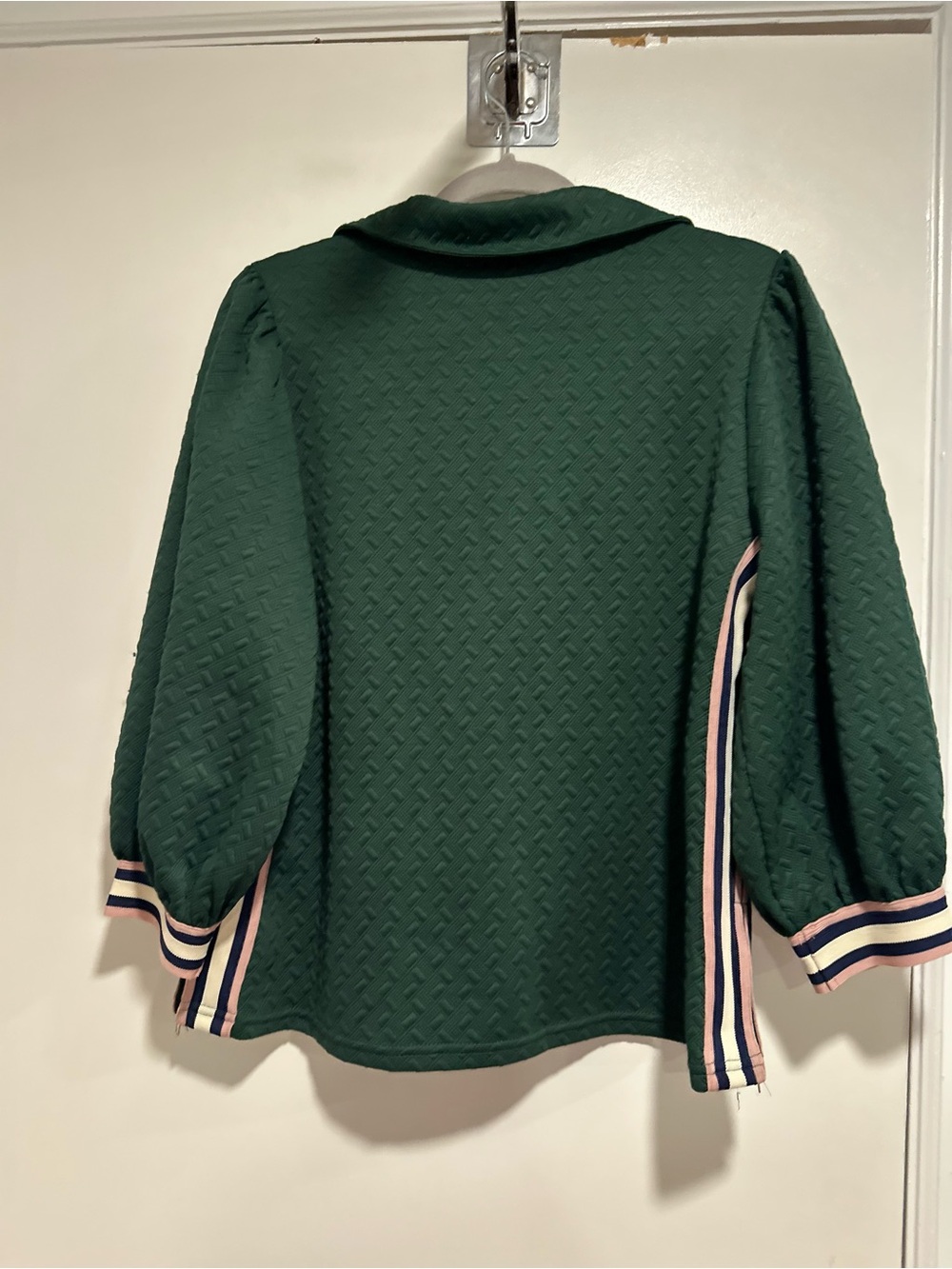 NWT Entro green Embossed Puff Sleeve Henley Top Side Zip Pink Athletic Stripes. - Picture 2 of 12